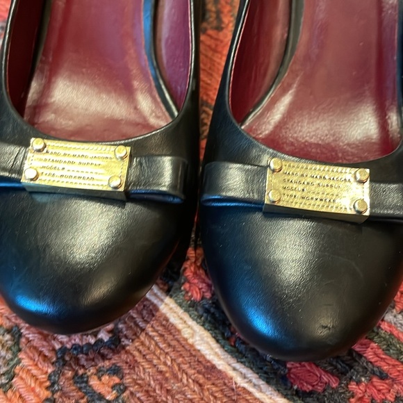 Marc Jacobs black pumps with bow, suede heel and leather soles. Size 38.5/8. - Picture 4 of 5